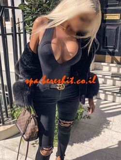 מותק, עם שדיים טבעיים, מסרבים המאהב