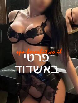 מדהים נראה, עם ירכיים צרות