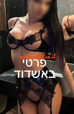 מדהים נראה, עם ירכיים צרות