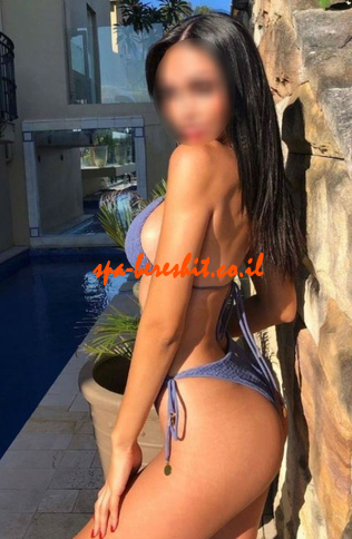 יש לו חיוך יפה וקול שרוצה גבר חרוץ.